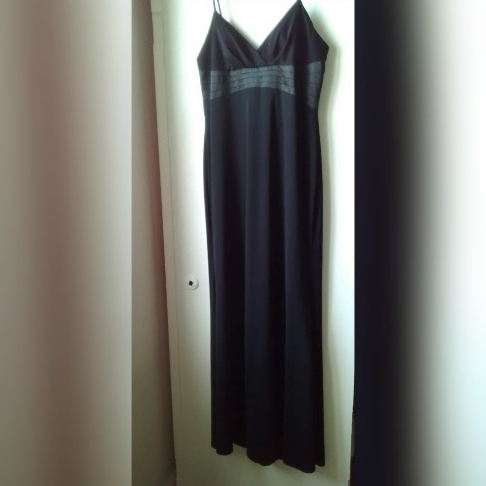 BLACK GOWN